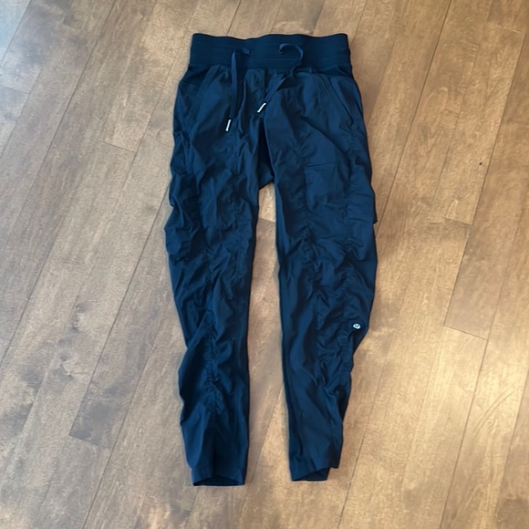 Lululemon Studio Cropped Pants Size 4 - Picture 1 of 3